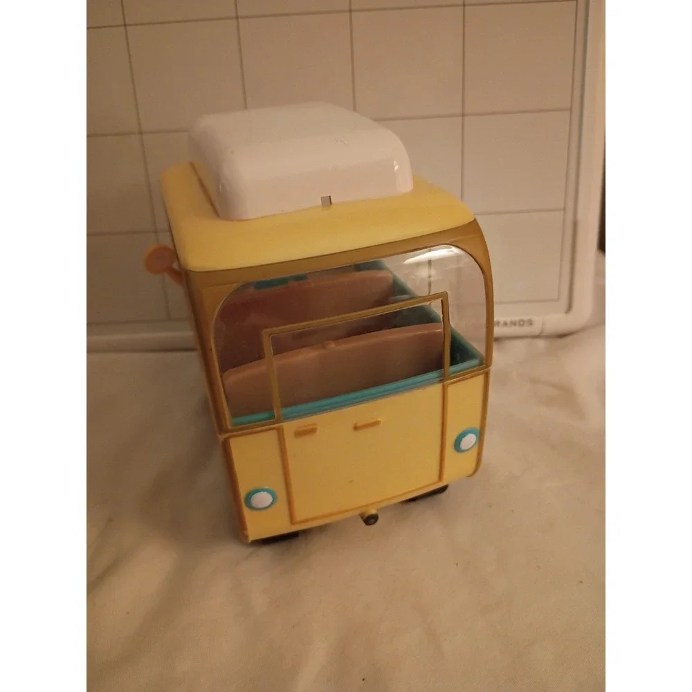 Peppa Pig Yellow Campervan Toy Vehicle Jazwares 95707-03085-CH Rolling Wheels